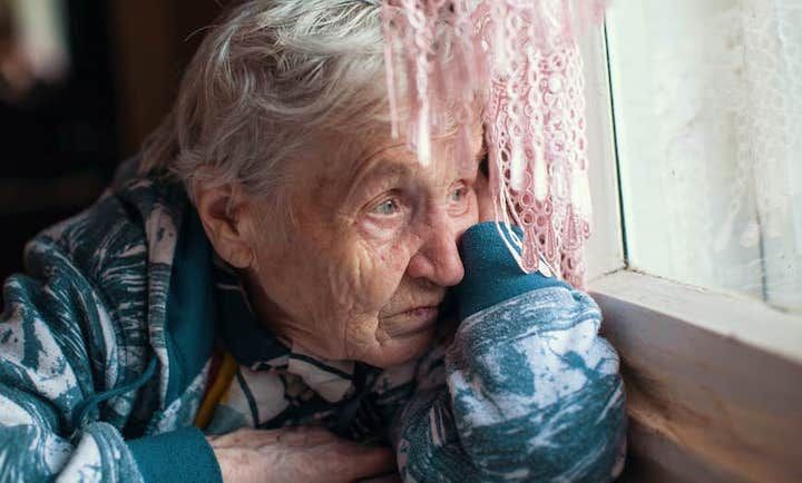 Lonely elderly woman chooses to be euthanized to avoid devastating lockdowns