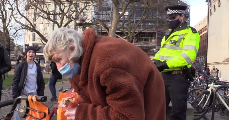 UK police tell elderly woman to stop feeding pigeons because of coronavirus