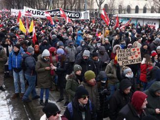 Thousands of Austrians rise up against lockdowns