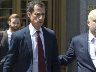 Anthony Weiner suffers huge public meltdown after being called a 'pedophile' in public coffee shop