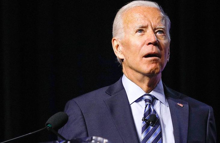 Confused Biden forgets what he's talking about, takes out notes to answer a question on Russia