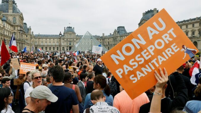 Businesses across France are joining millions of French citizens in rising up against the New World Order’s attempt at imposing vaccine passports.