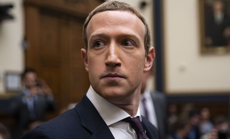 Crowd chants 'lock him up' at Mark Zuckerberg