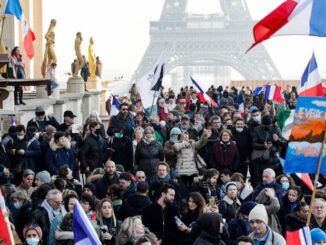 Hundreds of thousands of French residents protest the 'New World Order' in France as Covid narrative continues to crumble
