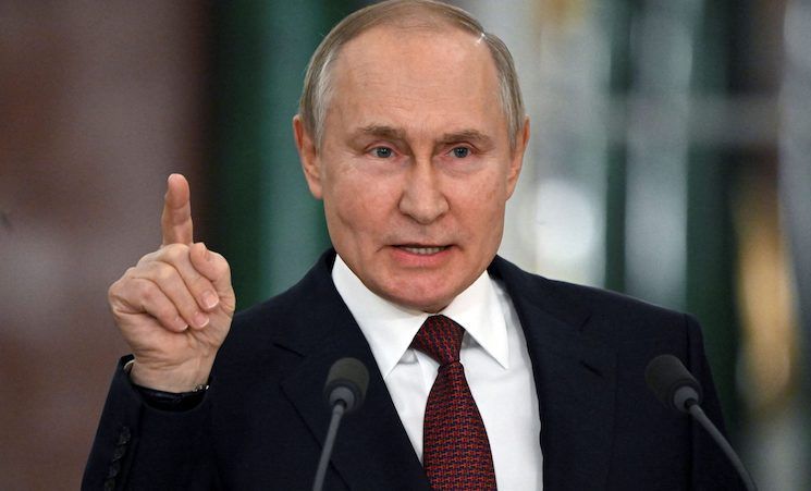 Putin warns US planning false flag chemical attack in Ukraine