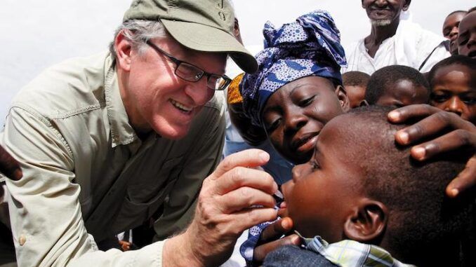 L'Initiative mondiale pour l'éradication de la poliomyélite (IMEP) et les responsables de la santé de la République démocratique du Congo et du Burundi ont annoncé que sept enfants ont été paralysés par la poliomyélite dérivée d'un vaccin lié au vaccin antipoliomyélitique nVPO2, qui a été développé par la Fondation Bill & Melinda Gates .