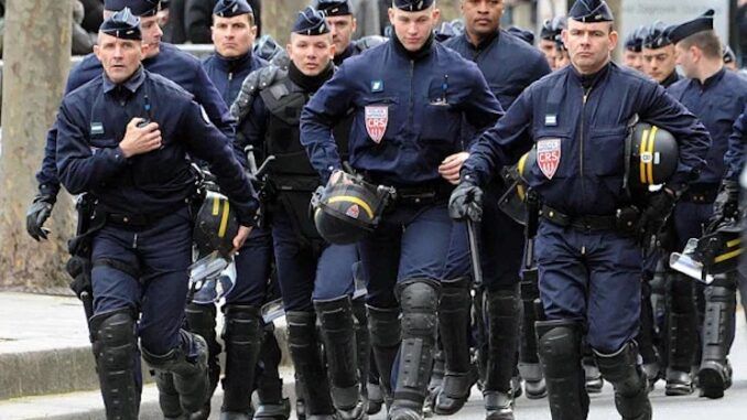 French police rise up against 'traitor' Macron