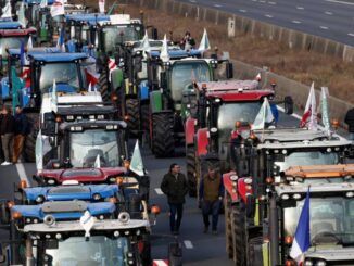 French farmers protest: seige of paris