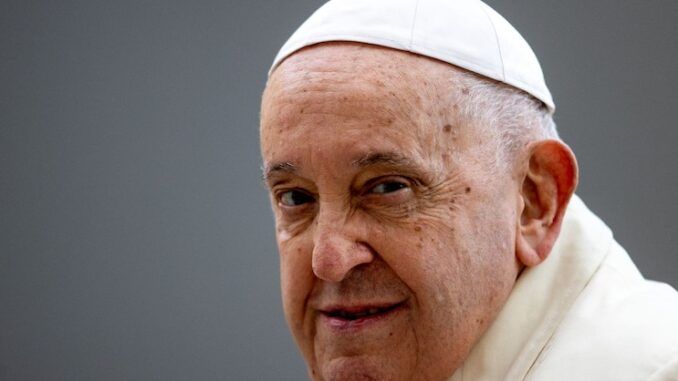 Pope Francis declares that God hates antivaxxers