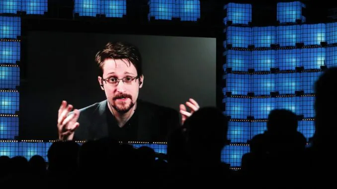 Эдвард Сноуден предупредил, что до захвата Интернета осталось несколько дней